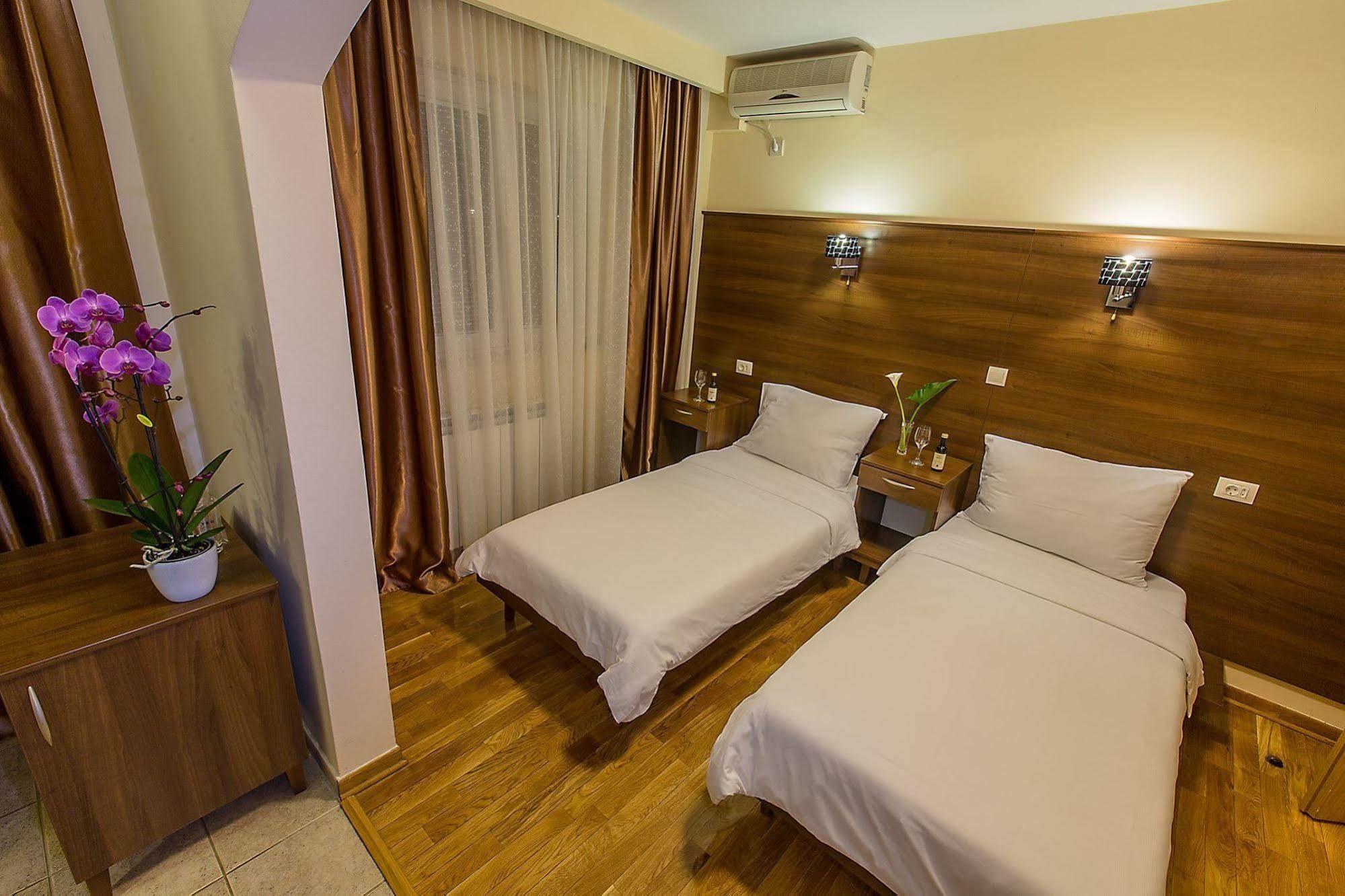 Hotel M Podgorica Eksteriør billede